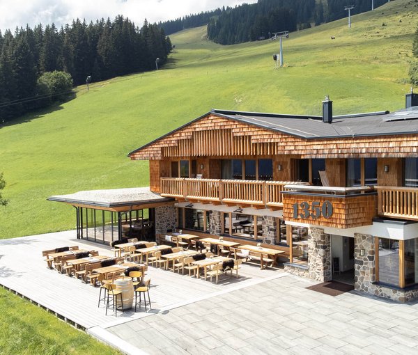 Your stay Außenaufnahme Die Alm 135 im Sommer