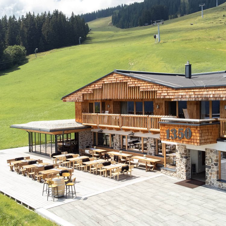 Home Außenaufnahme Die Alm 135 im Sommer